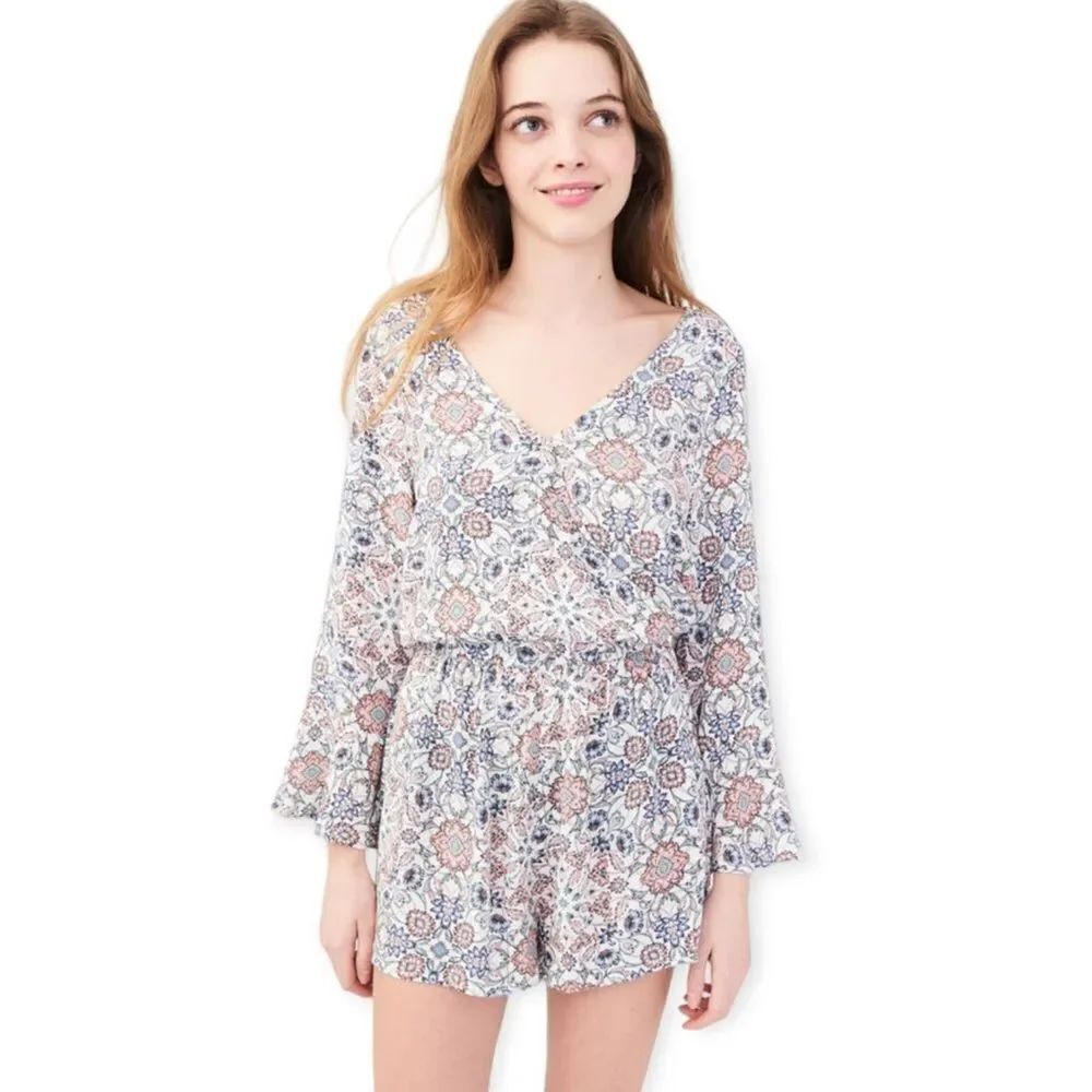 V Neck Envelope Front Floral Long Bell Sleeve Romper Shorts Outfit